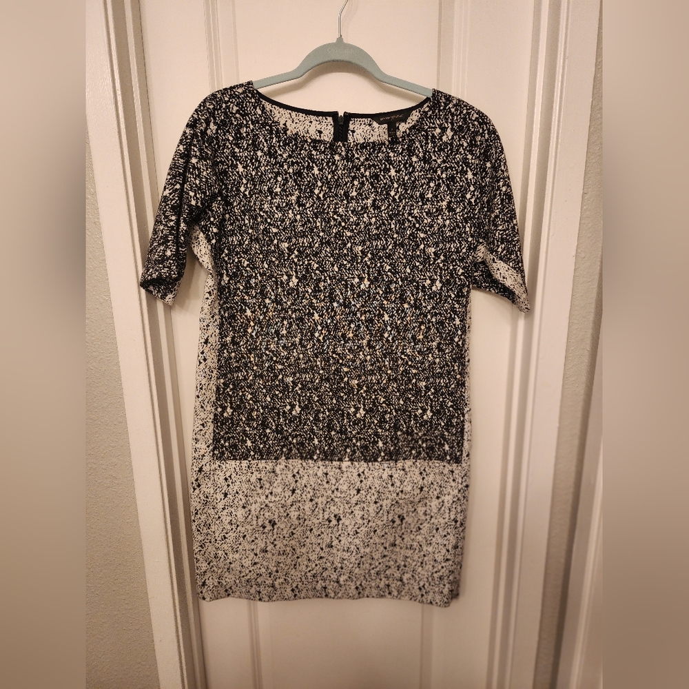 Banana Republic Scoop Neck Shift Dress with Pockets! Size 2